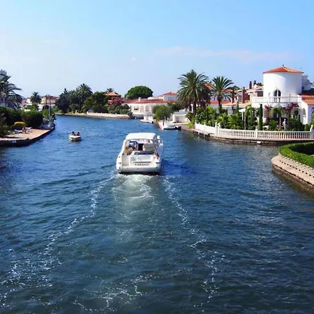 Apartment In Empuriabrava By The Beach Апартаменты Эмпуриабрава