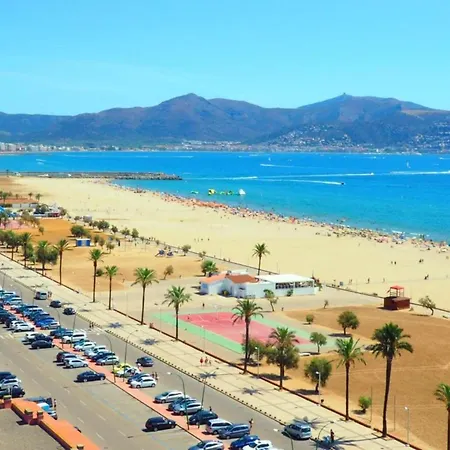 Apartment In Empuriabrava By The Beach Эмпуриабрава